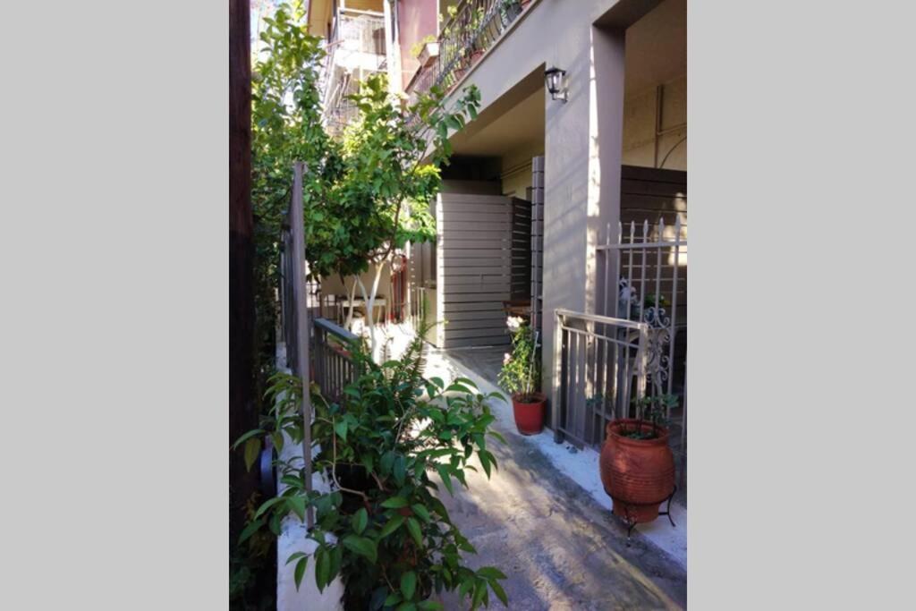 "Amelie" - Kalamata Centre Family Apartment Exterior photo